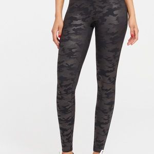 SPANX Camo Legging Petite S